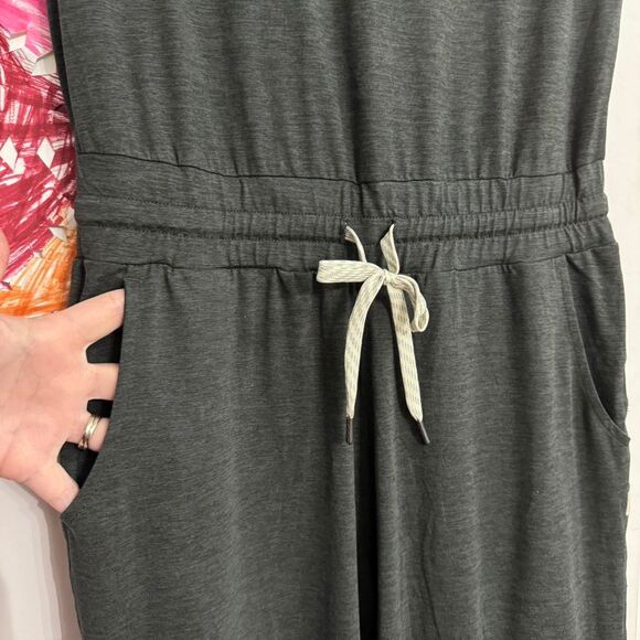 Vuori All Day Jumpsuit // Size Small - Picture 5 of 5